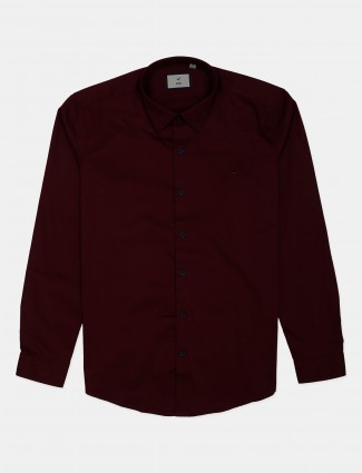 Frio maroon solid shirt in cotton