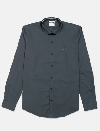 Frio solid dark grey slim fit cotton shirt