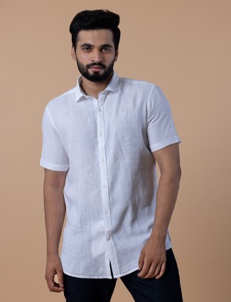 Frio white plain slim fit half sleeve shirt