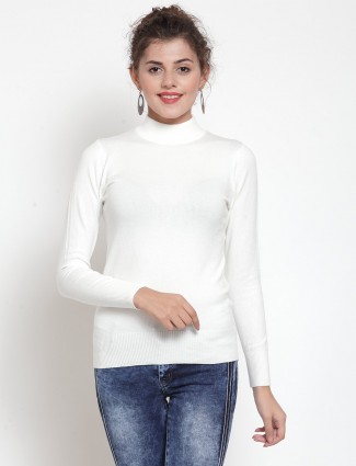 White casual turtle neck top in knitted