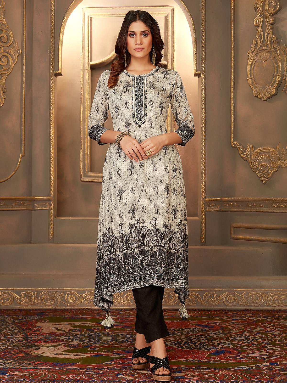 Buy online White Round Neck A-line Kurti from Kurta Kurtis for Women by  Fck-3 for ₹699 at 53% off | 2024 Limeroad.com