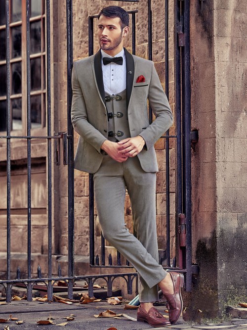 Grey suede coat suit for reception look