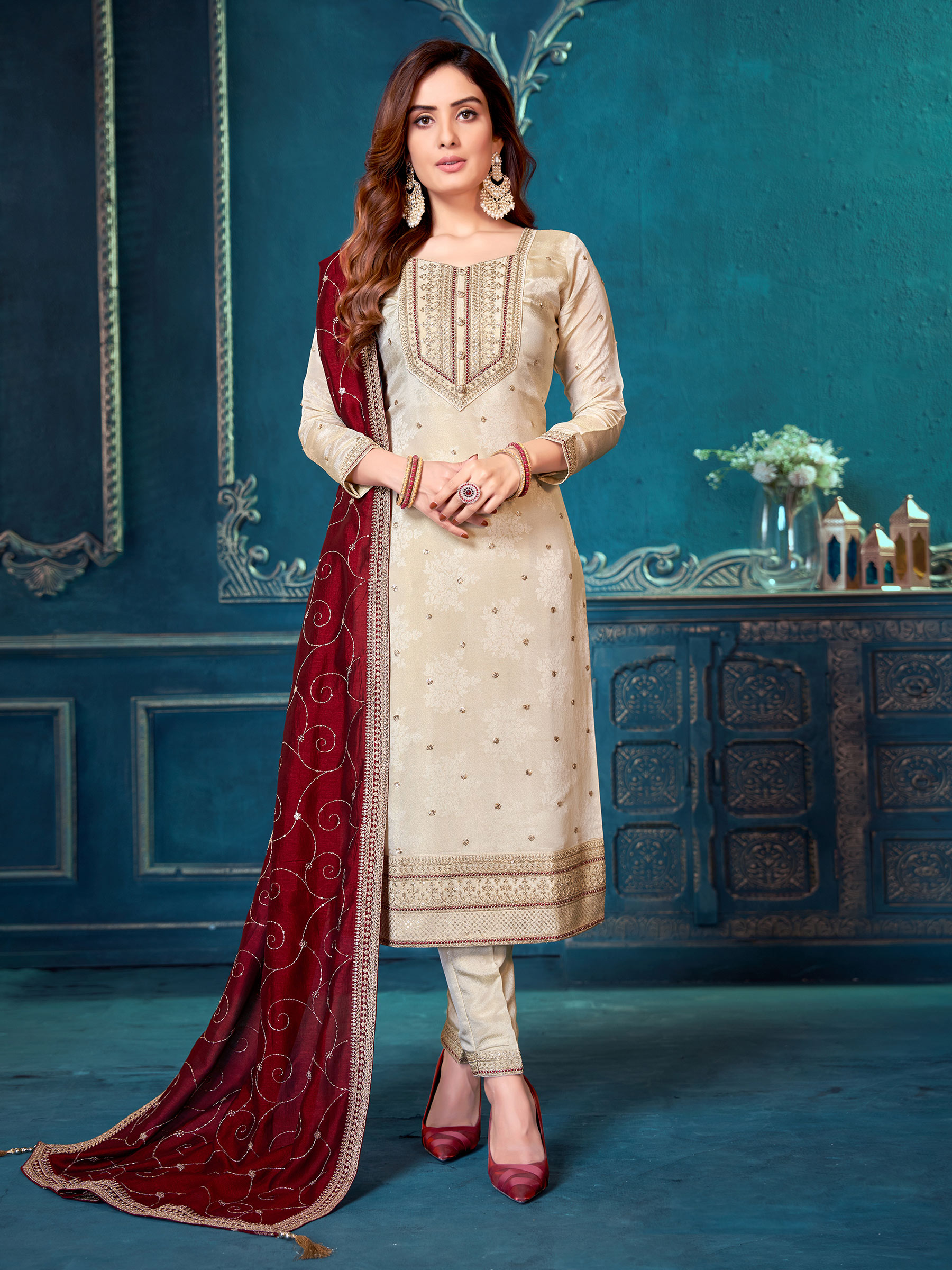 Latest fabric outlet for ladies suits