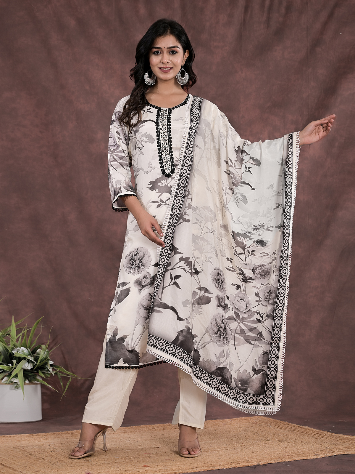 White cotton kurti set with embroidery - G3-WPS02596 | G3fashion.com