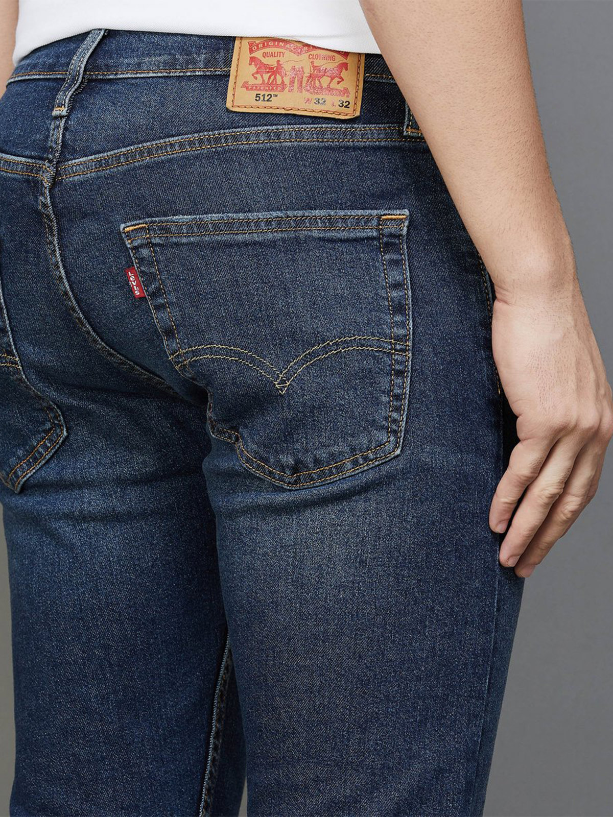 Navy blue levi online jeans