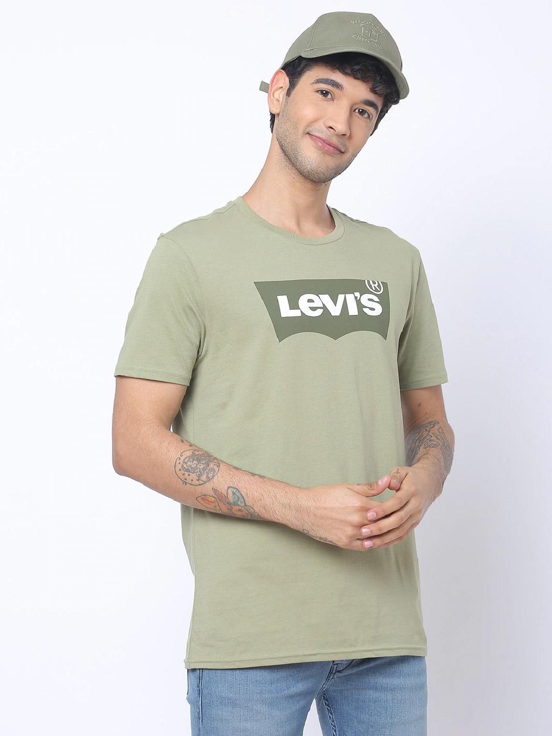 levi's tshirt