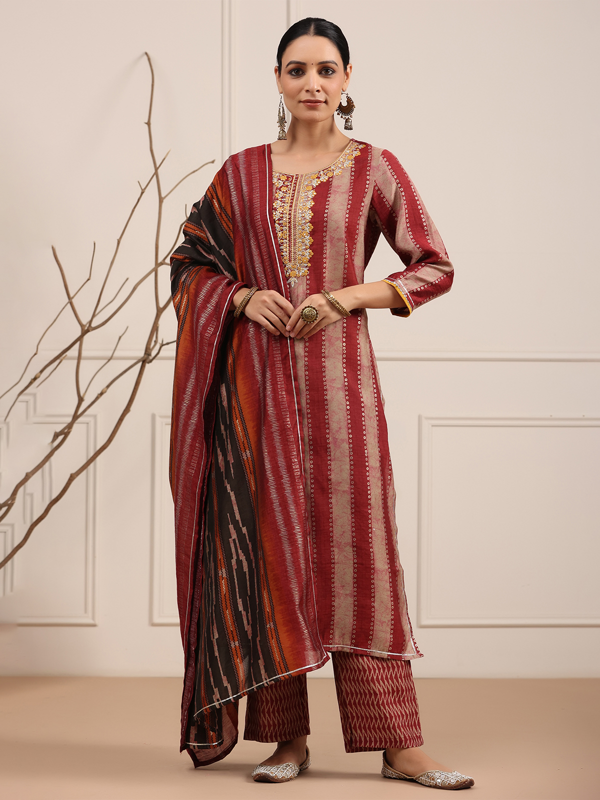 Maroon Coloured Cotton Printed Lace Neck Border 3/4 Sleeves Women Desi –  Royskart