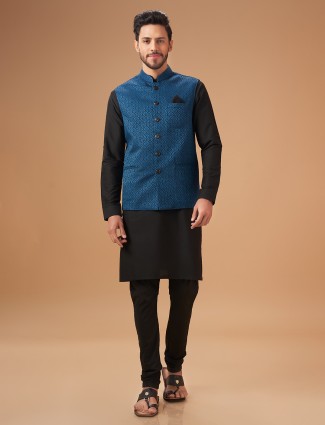 Elegant blue waistcoat set in silk