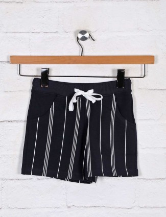 Navy stripe patern casual shorts