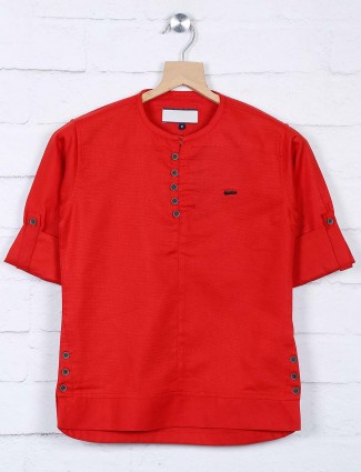 Red hue solid henley neck shirt