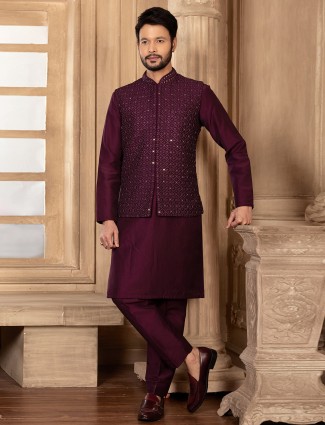 Trendy silk waistcoat set in maroon