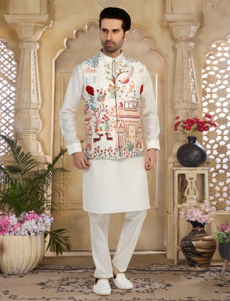 White embroidery waistcoat set in silk