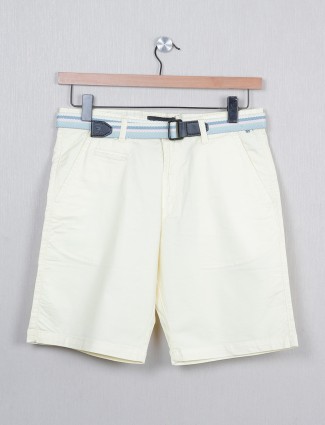 Yellow shade cotton slim fit shorts for men