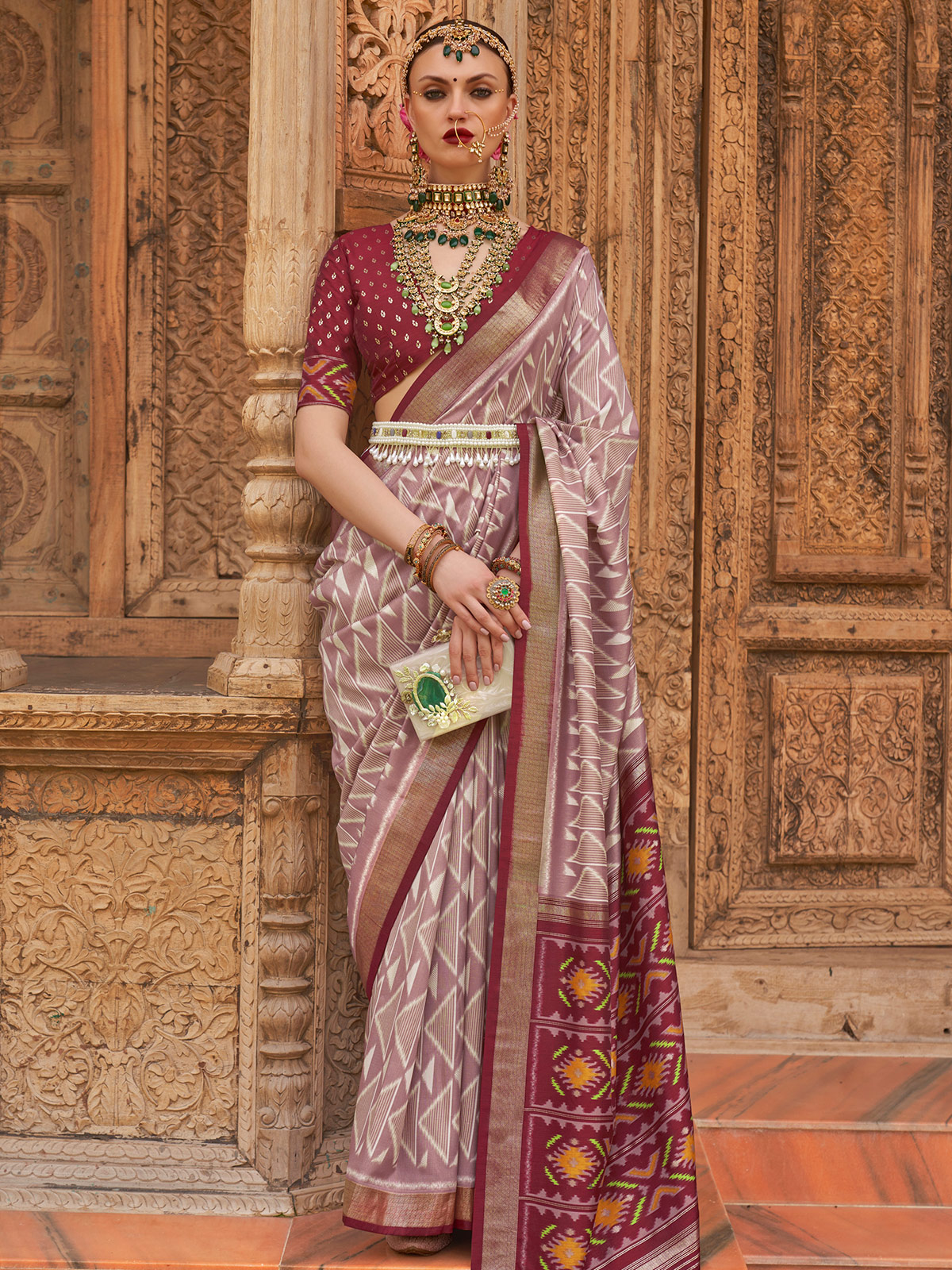 Onion Pink Kanchivaram Silk Saree With Rich Zari Border & Pallu,Golden Zari  Motifs All Over. Code : F021… | Bridal silk saree, Pink saree silk, Saree  blouse designs