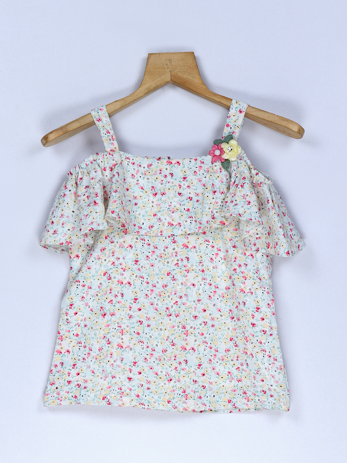 Tiny girl online best sale shopping